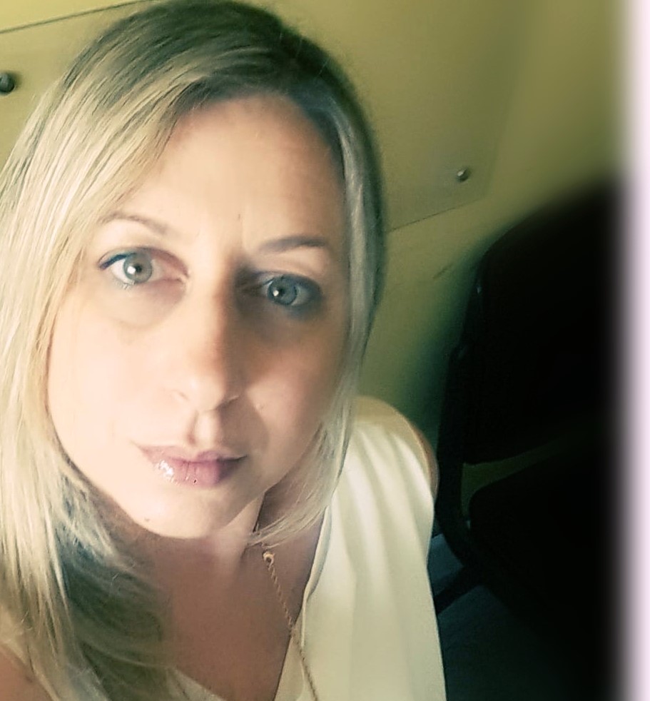 Laura_contact